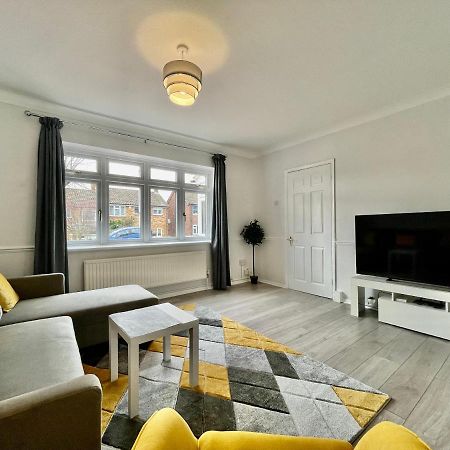 Stylish 3 Bed Chigwell Home With Free Parking Extérieur photo