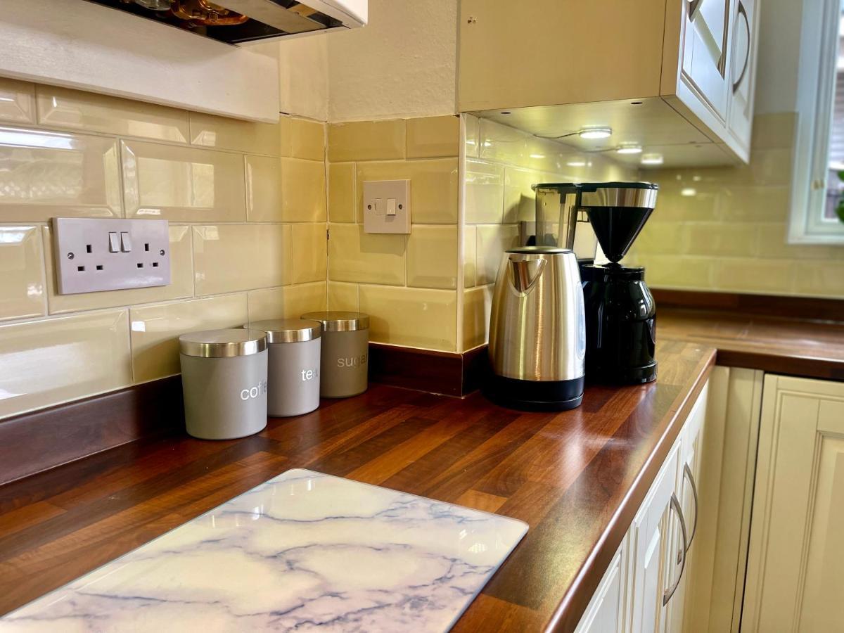 Stylish 3 Bed Chigwell Home With Free Parking Extérieur photo