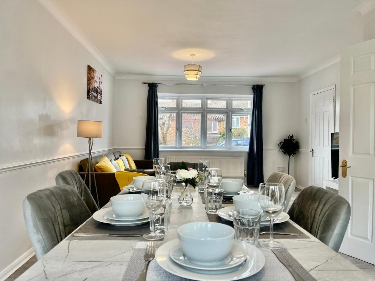 Stylish 3 Bed Chigwell Home With Free Parking Extérieur photo