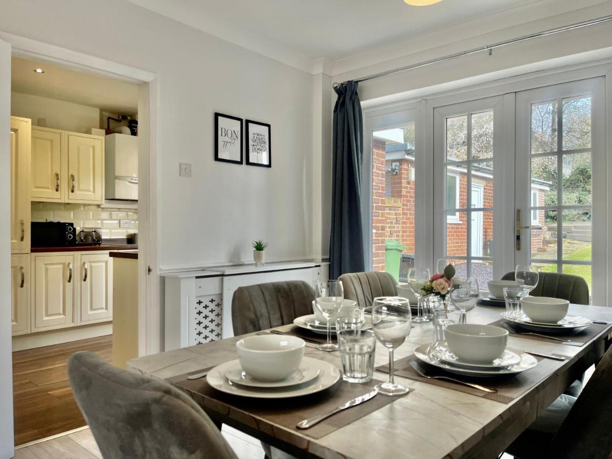 Stylish 3 Bed Chigwell Home With Free Parking Extérieur photo