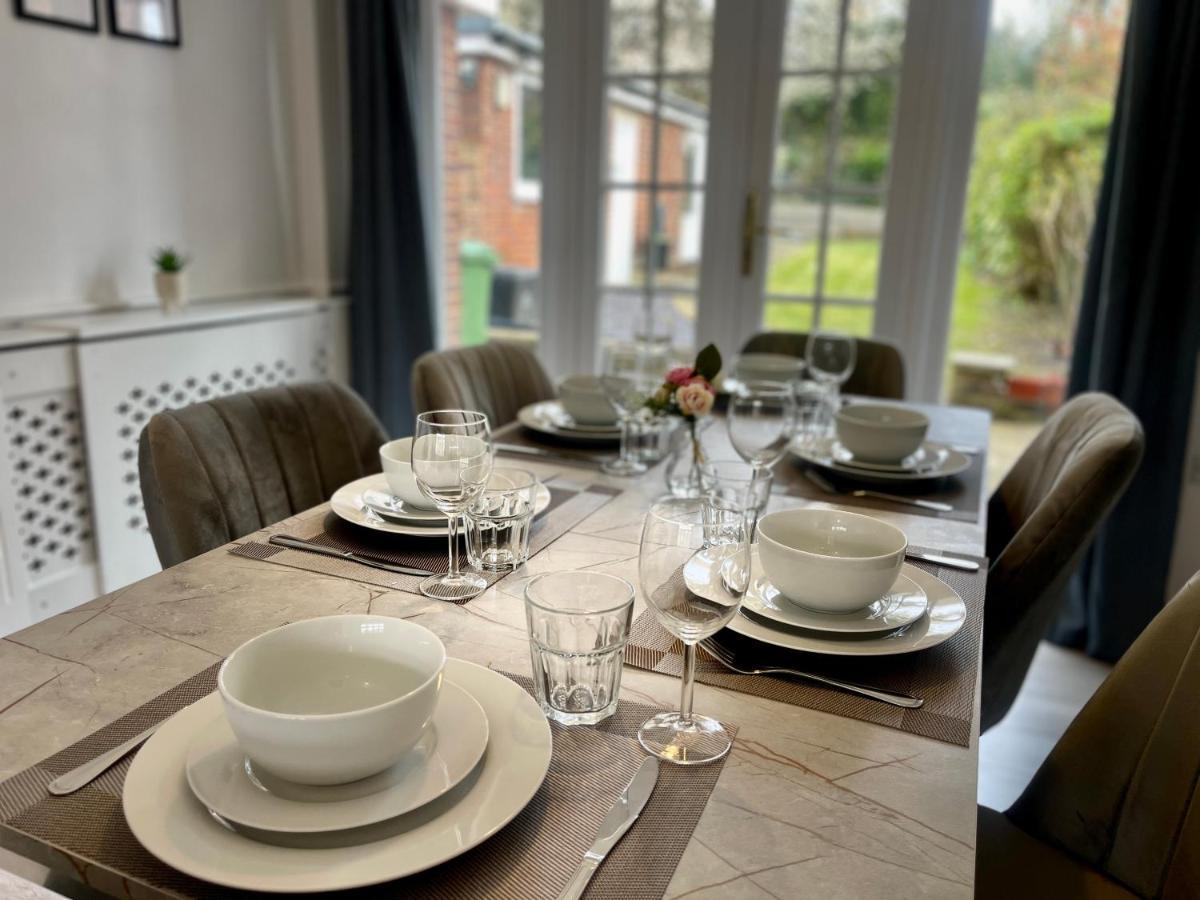 Stylish 3 Bed Chigwell Home With Free Parking Extérieur photo