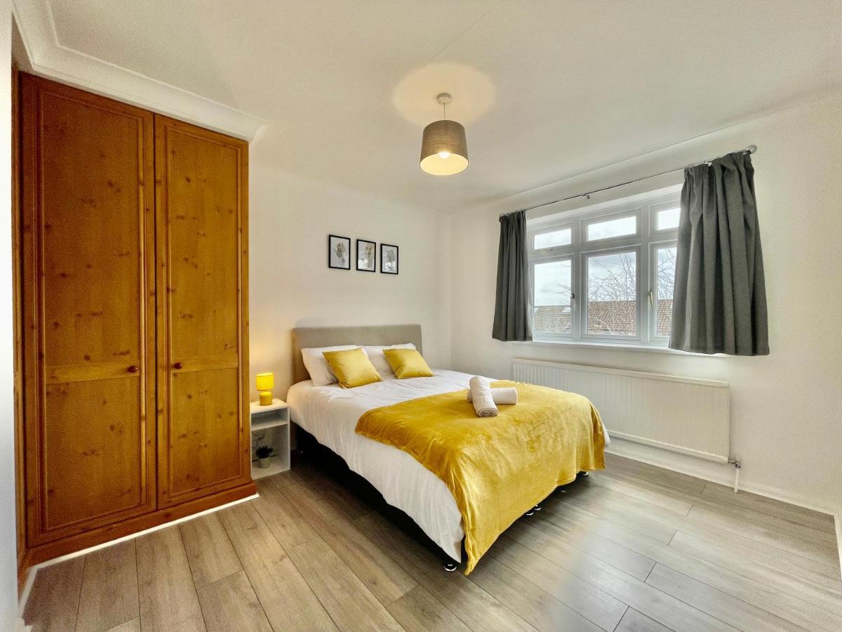 Stylish 3 Bed Chigwell Home With Free Parking Extérieur photo