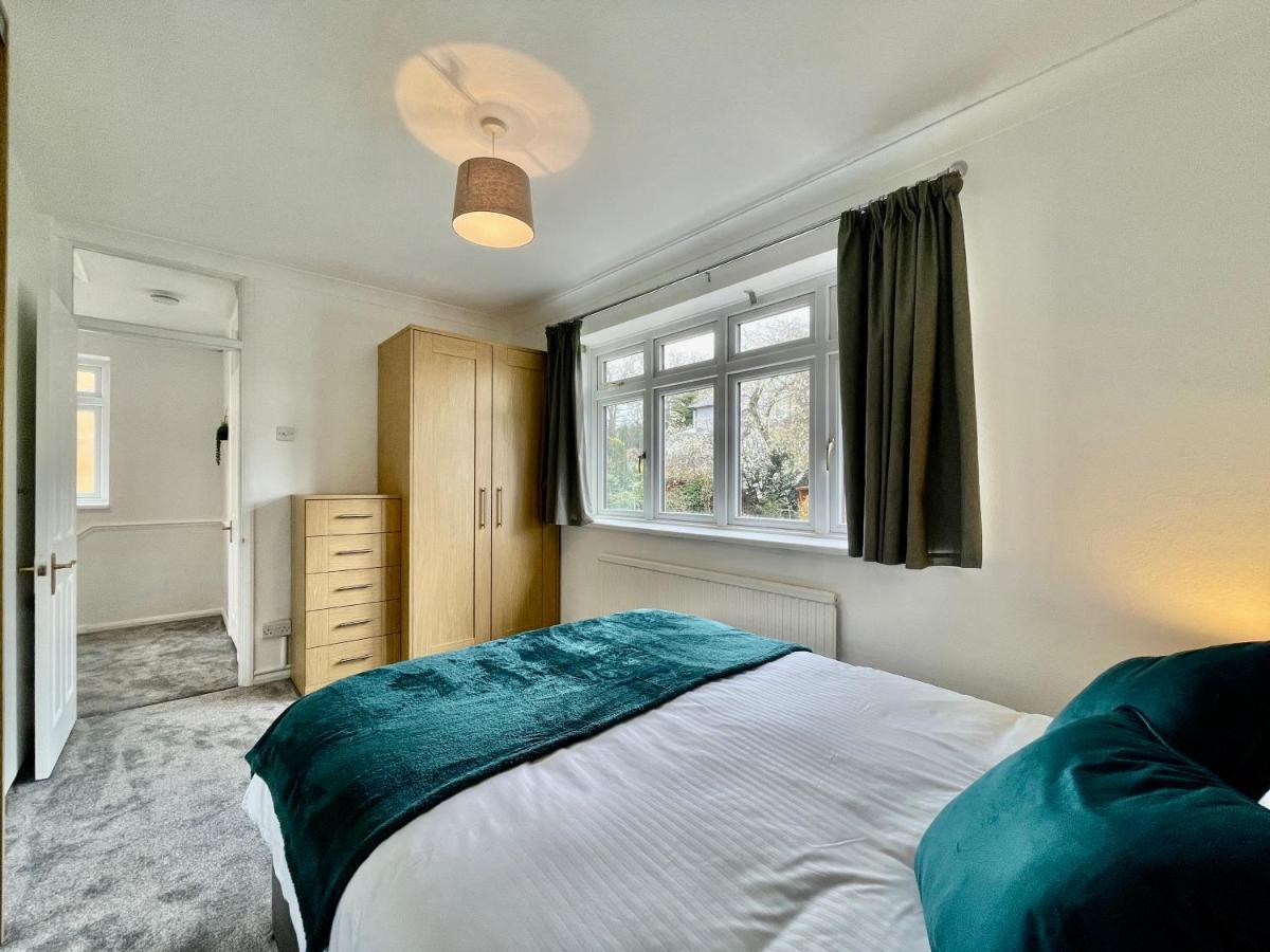 Stylish 3 Bed Chigwell Home With Free Parking Extérieur photo