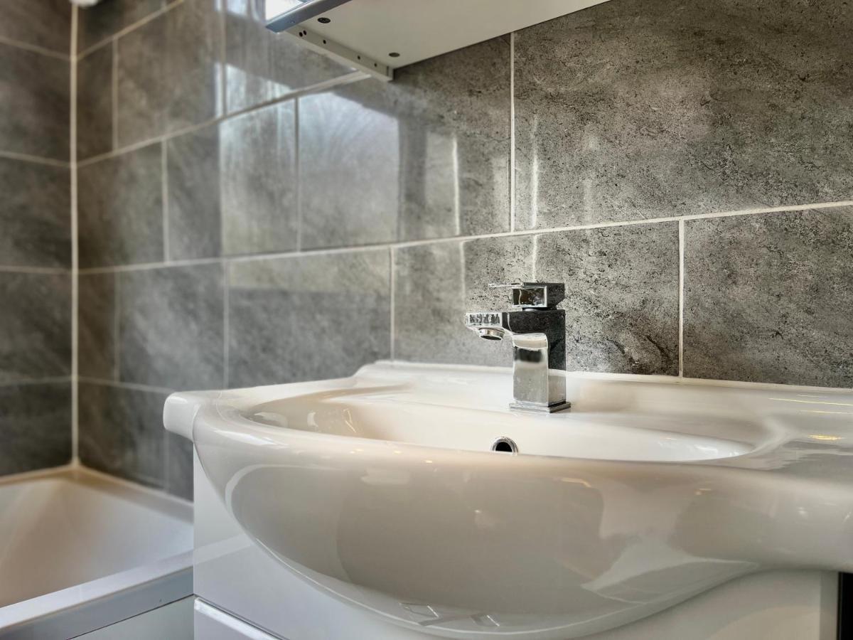 Stylish 3 Bed Chigwell Home With Free Parking Extérieur photo
