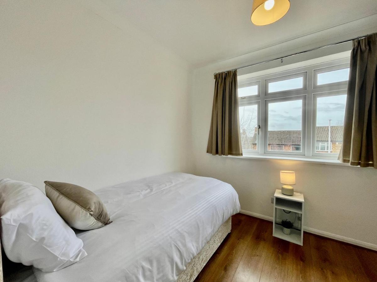 Stylish 3 Bed Chigwell Home With Free Parking Extérieur photo