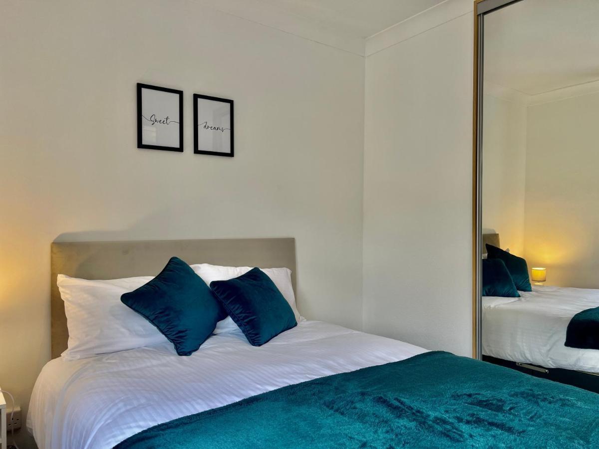 Stylish 3 Bed Chigwell Home With Free Parking Extérieur photo
