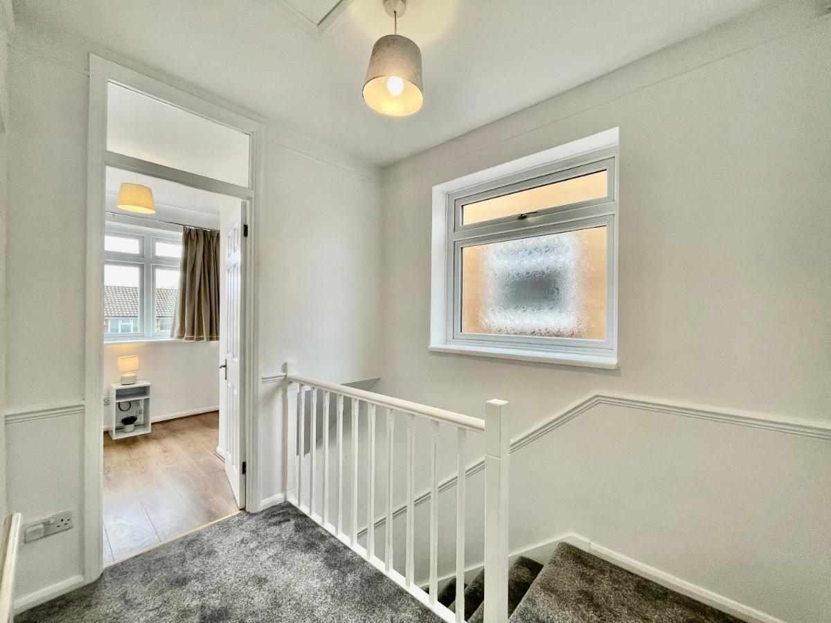 Stylish 3 Bed Chigwell Home With Free Parking Extérieur photo